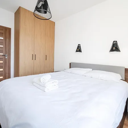 Wierzbowa Modern By Bookinghost