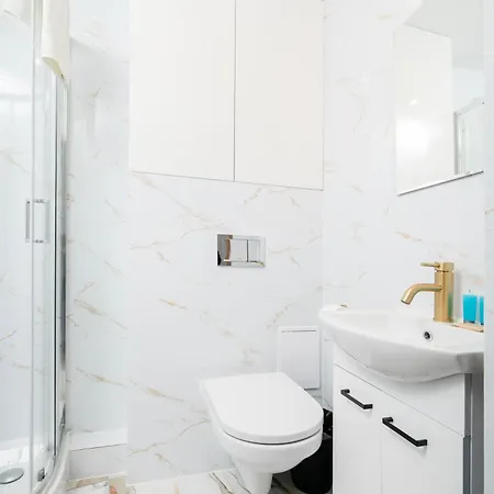 Apartment Wierzbowa Modern By Bookinghost