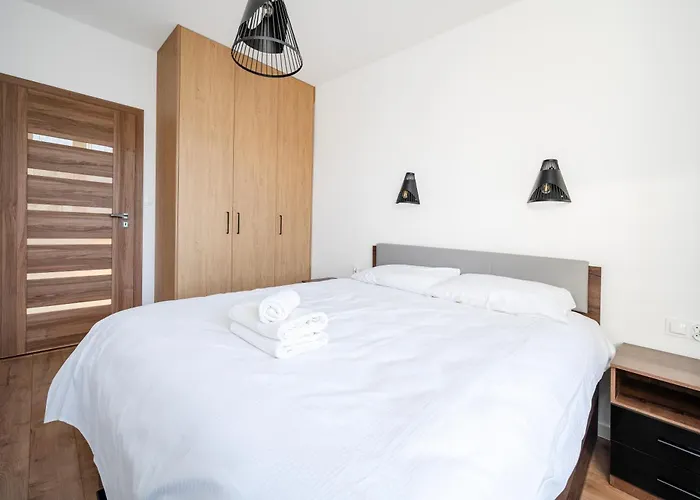 Wierzbowa Modern By Bookinghost